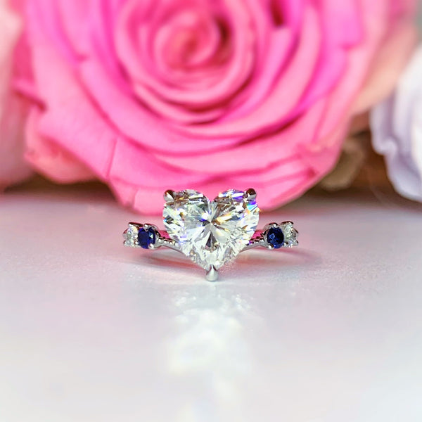 사파이어 사이드 스톤 약혼 반지가 있는 맞춤 주문 다이아몬드 [설정 전용] - EC301 