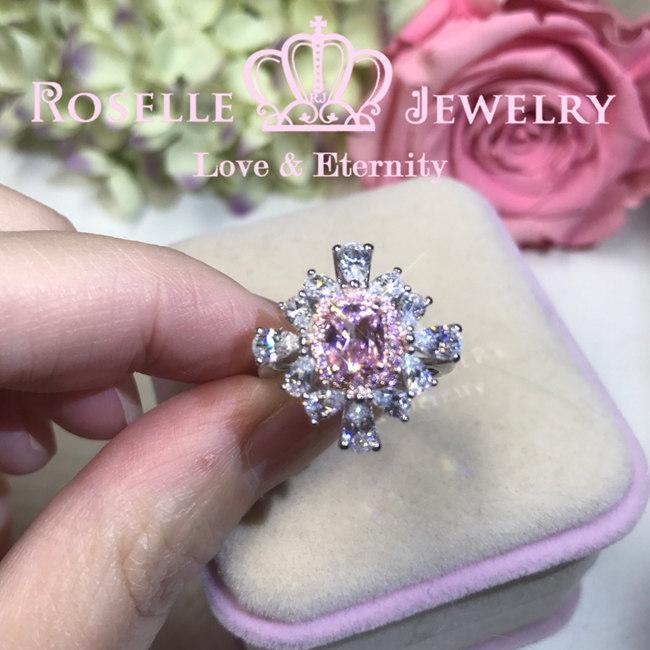 【清貨】圍鑲枕形(墊形)訂婚戒指-VT1 - Roselle Jewelry